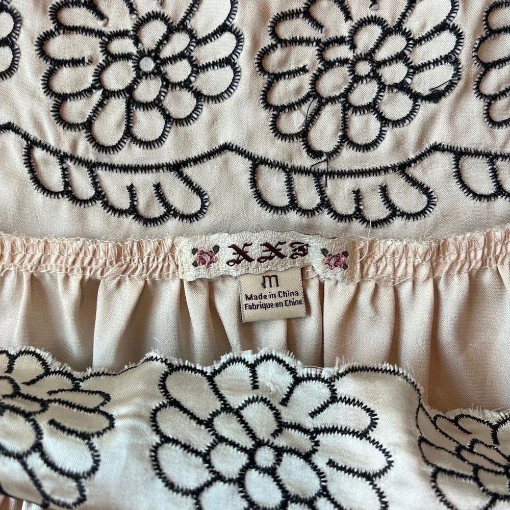 Vintage 90’s Forever 21 Embroidered Satin Top Short Sleeves Embellished Cuffs M - Picture 3 of 8